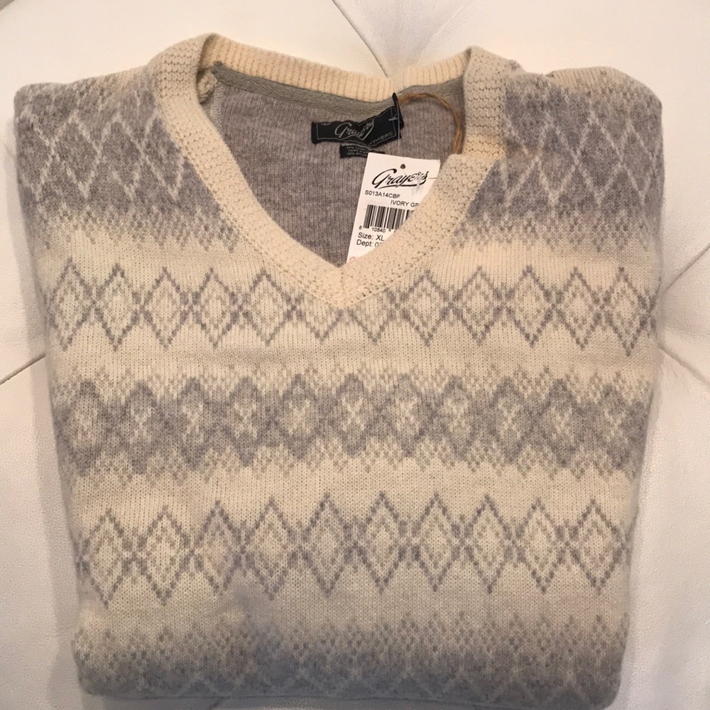 NWT Ivory Gray Grayers sweater